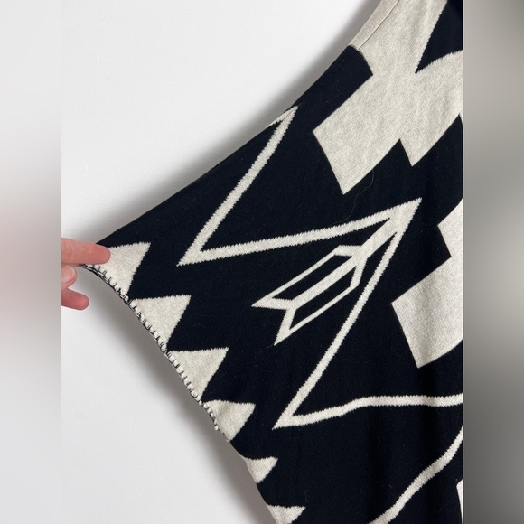 Billabong Enchanted Ways Black & Cream Aztec Print Open Hooded Poncho Boho Sz S - Picture 7 of 12